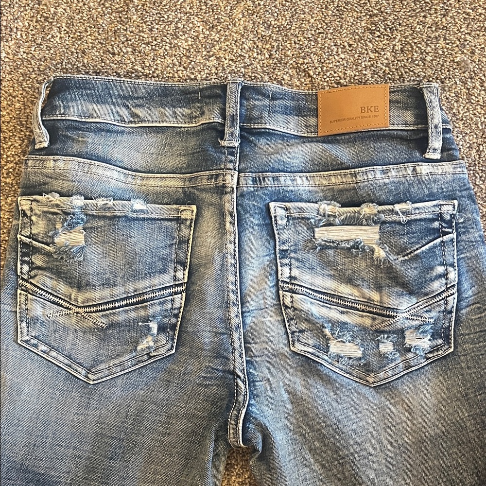 BKE Distressed Cropped Jeans in Light Blue